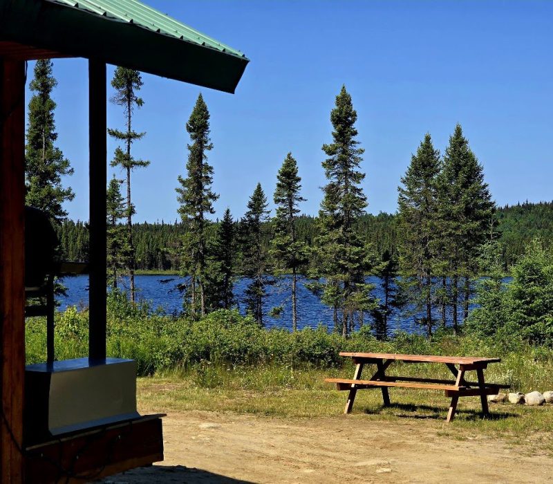 Vue chalet et lac